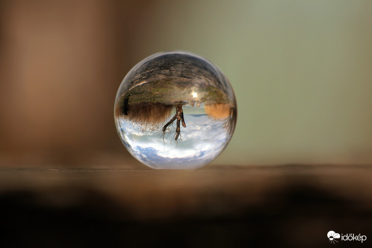 Fordított világ, Soós öböl, Balatongyörök