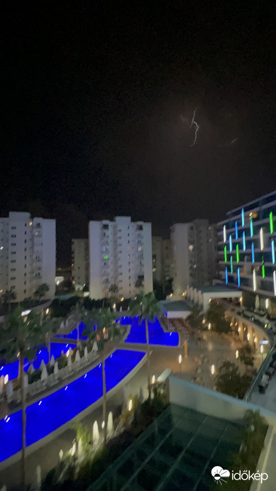 Zivatar van kialakulóban Antalya felett
