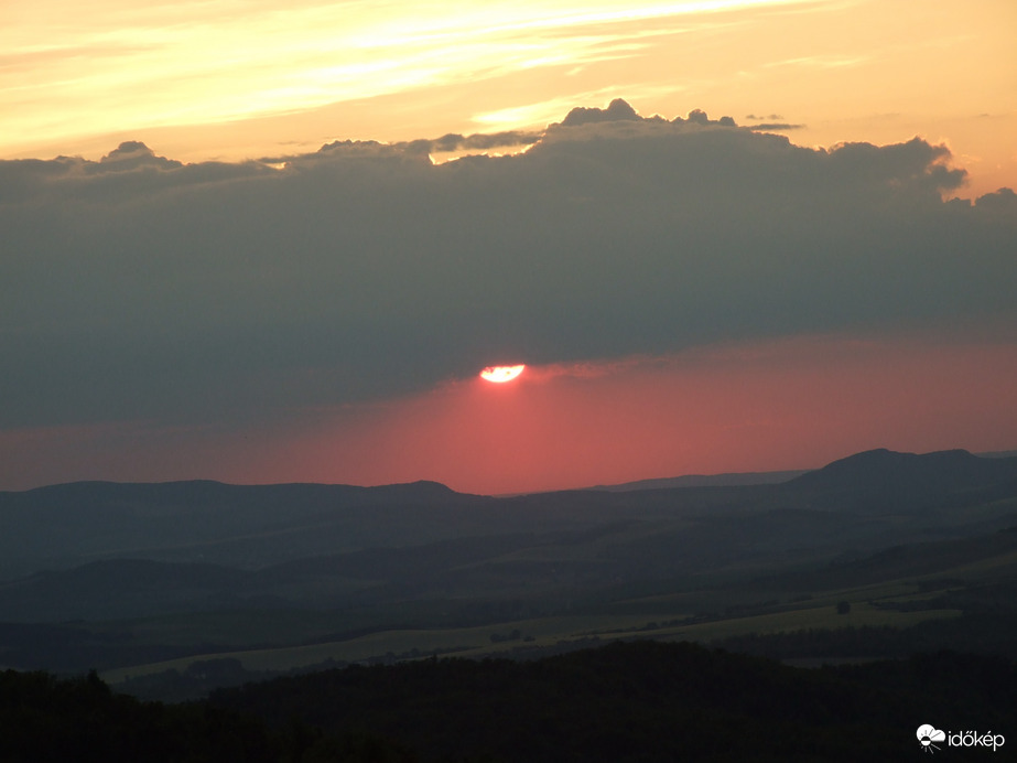 Koratavaszi alkonyat 