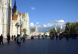 Turisták a Szentháromság-téren