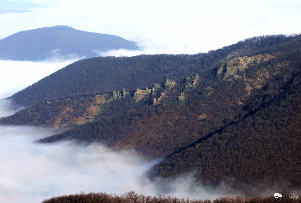 A Vadálló-kövek lába belelőg a ködbe :)