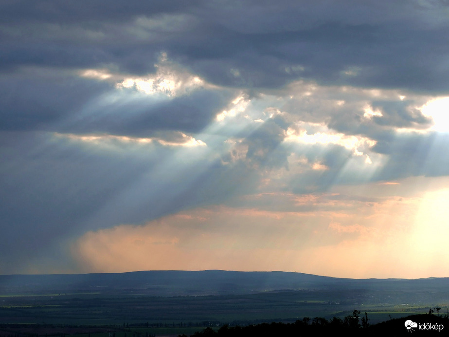 Égi színjáték zivatar után 