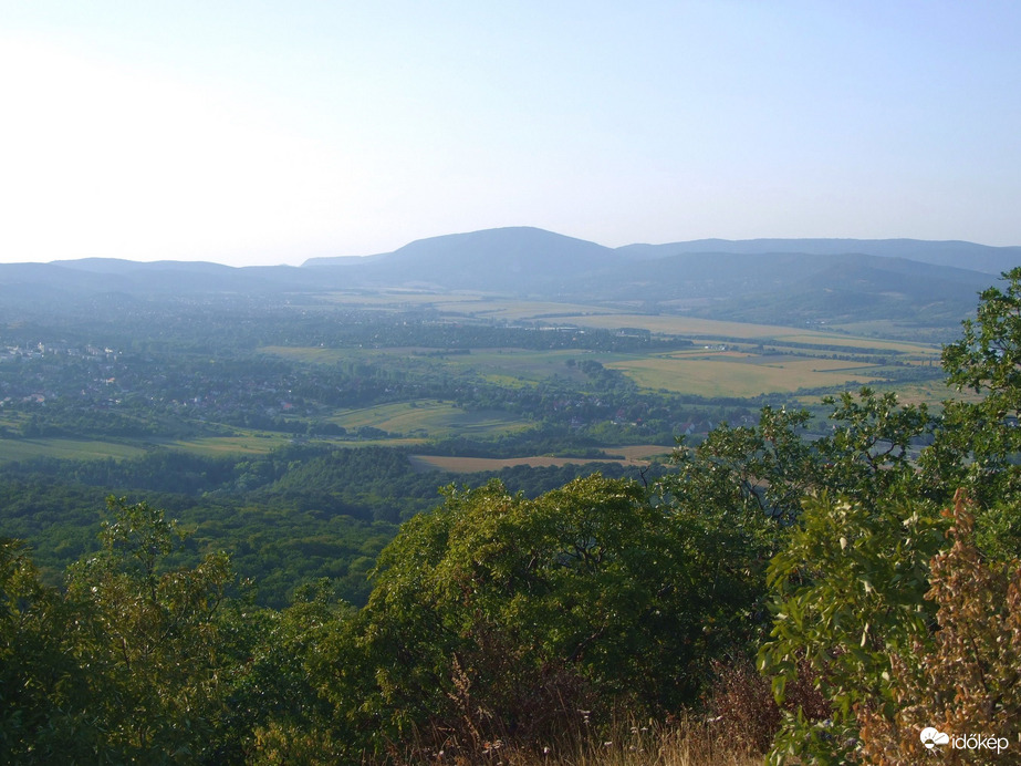 Szemben a Pilis-tető