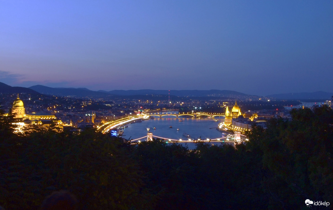 Budapest a kék órában 