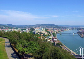 A kőpárkány túloldalán :)