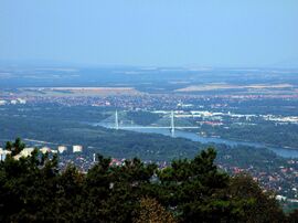 Távolban a megyeri-híd