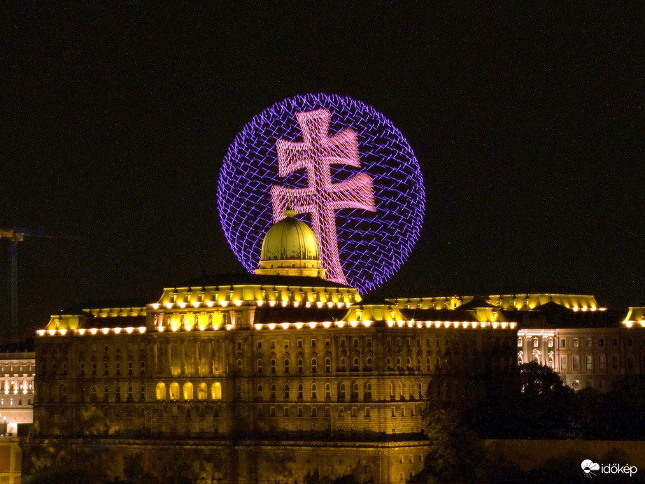 Kettős kereszt az égbolton