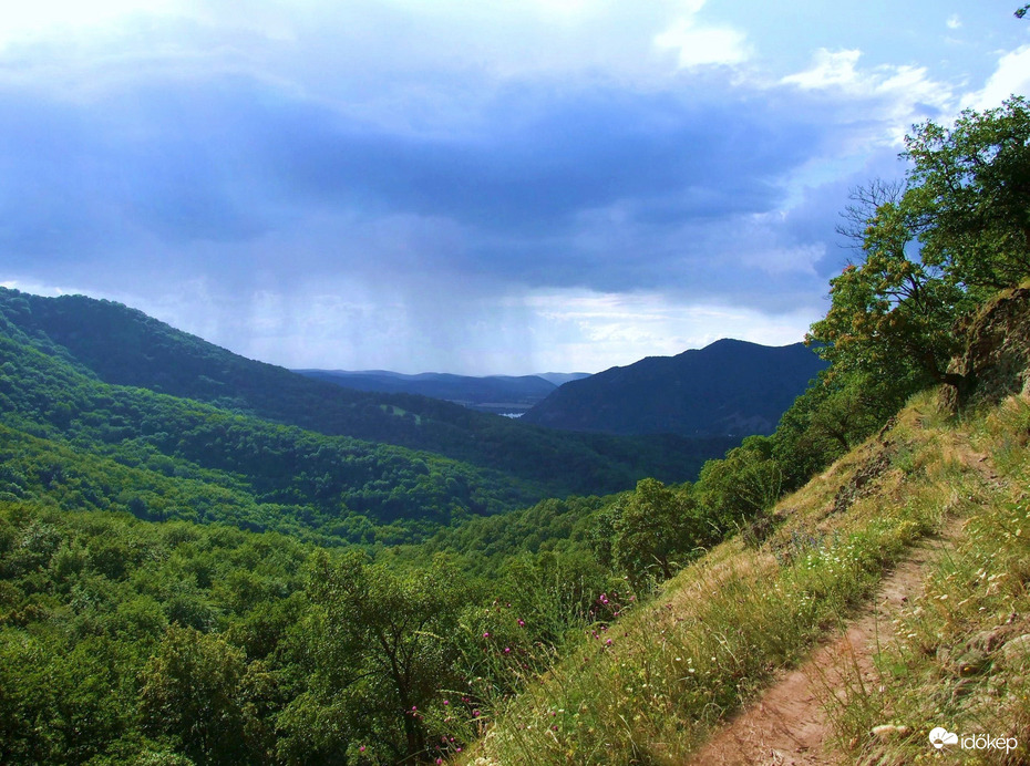 Felhők a Dunakanyar fölött