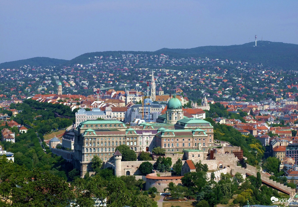 A Budai-vár látványa a Citadelláról
