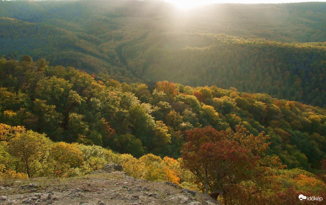 Esti fény a völgyben 
