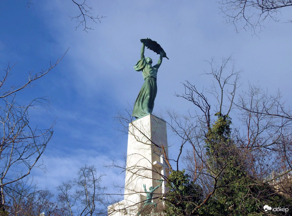 Változatok Szabadság-szoborra 4.