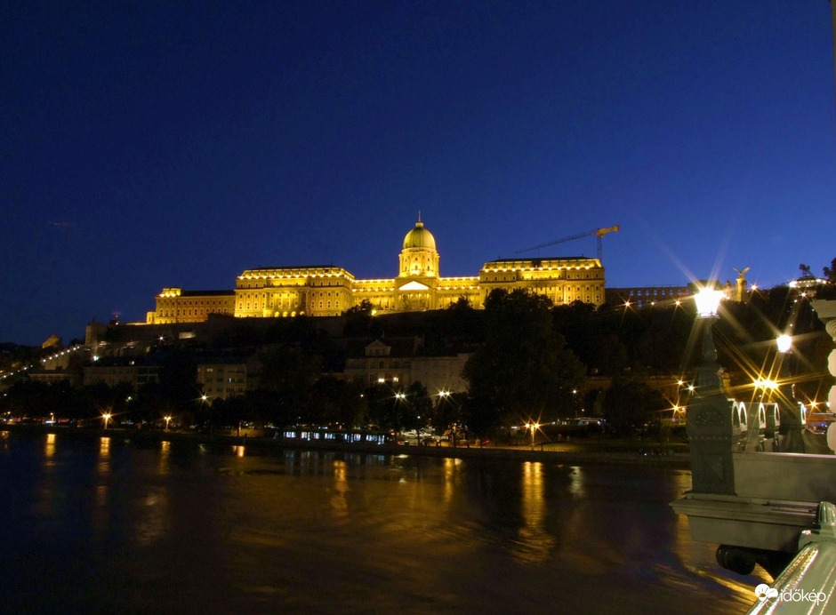 Pesten, ha leszáll az est... :)