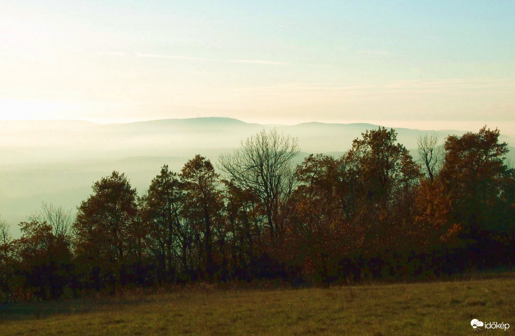 Őszi köd a völgyben 