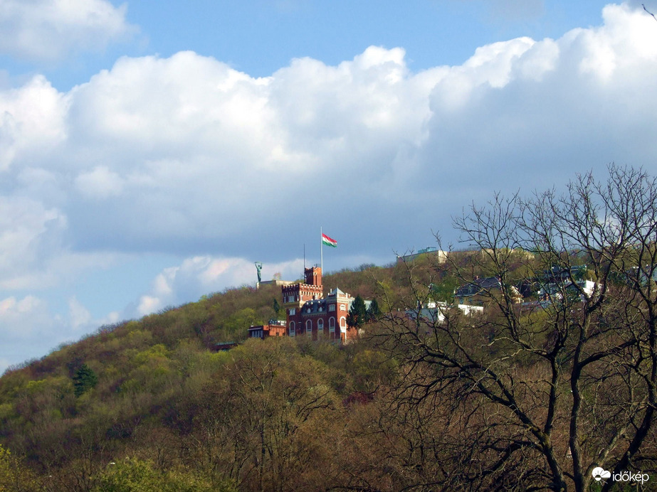Szemben a Gellért-hegy
