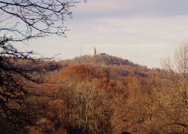 Előttünk a János-hegy 