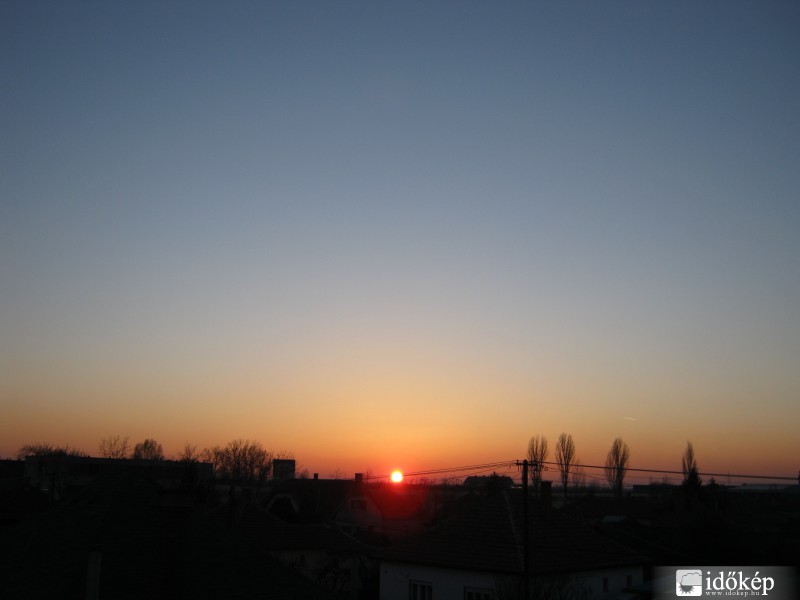 Búcsúzik a nap.