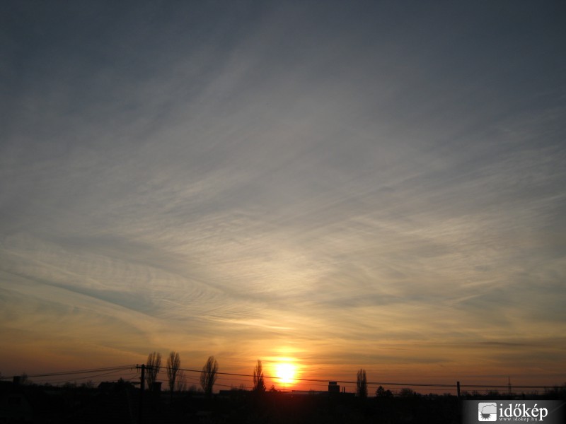 Cirruszos alkonyat.