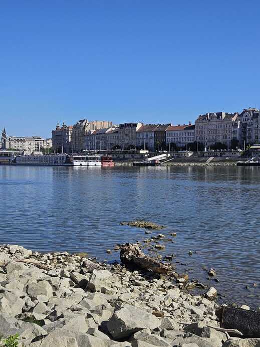 Kibukkant a víz alól az Ínség-szikla