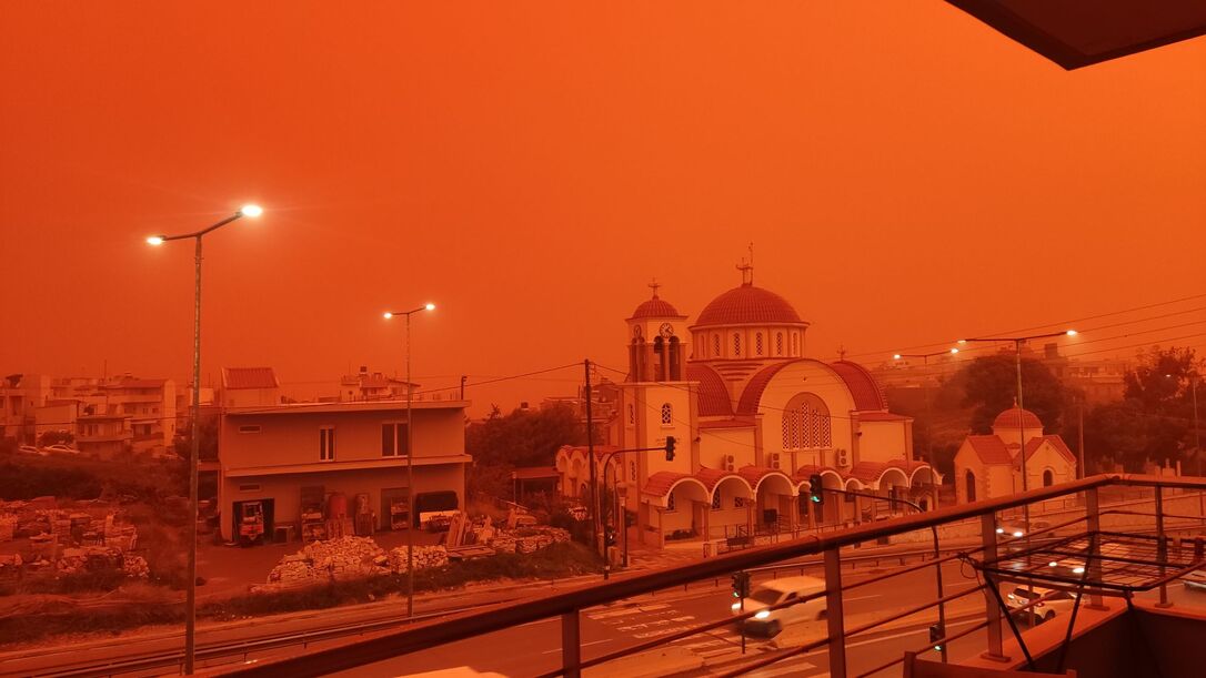Vörösre színeződött az égbolt Krétán