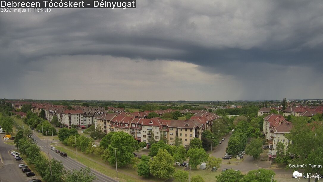 Zivatar tart Debrecen felé