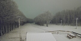 Fehér ruhát öltött Kékes április 9-én