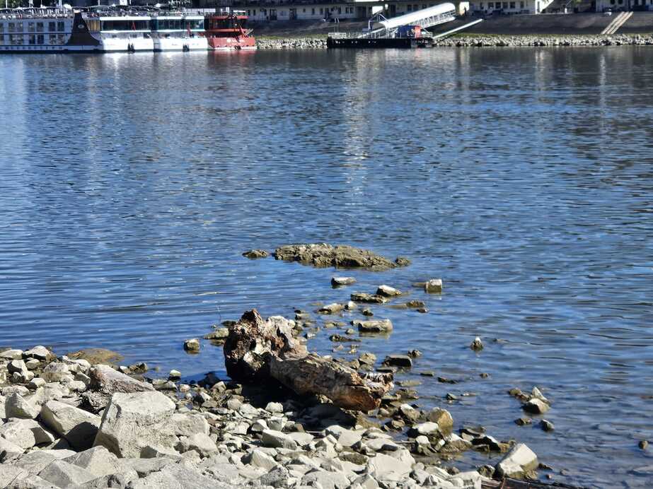 Szárazra került az Ínség-szikla