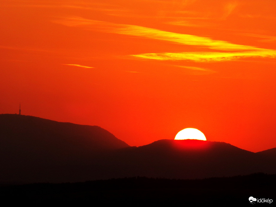 Napnyugta a Mátra felett