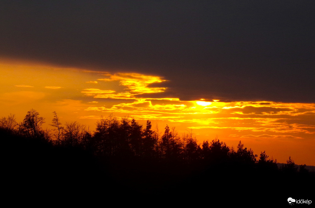 Felhők jöttek észak felől