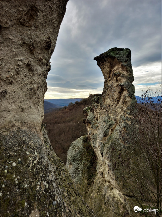 Apáca sziklák, Sirok
