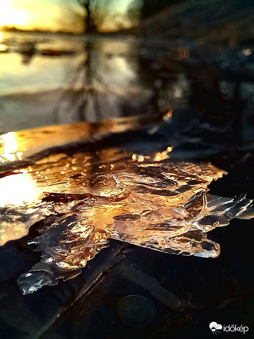 Jéghártya a tavon 2.