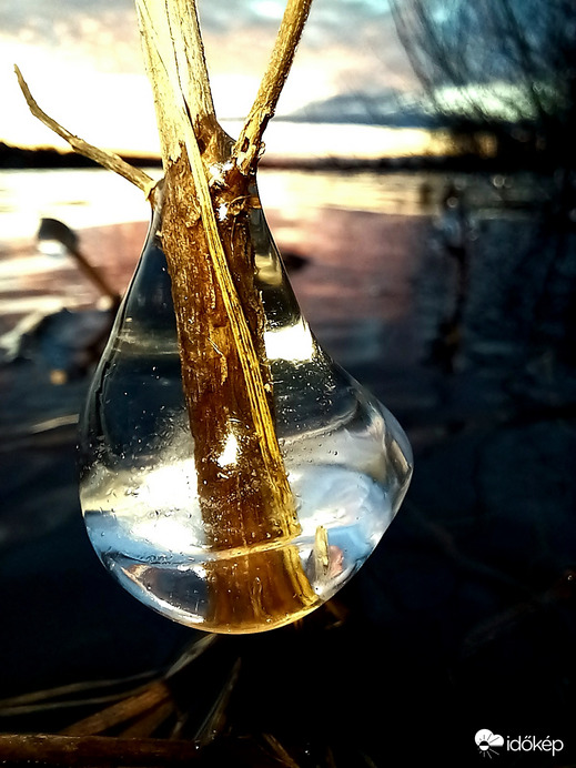 Kezdődő jegesedés a tavon 3.