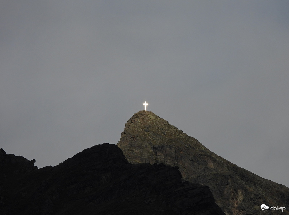 Naptól fénylő kereszt, 