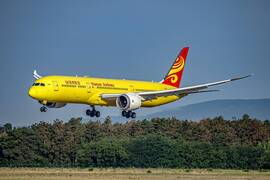 Reggeli fényekben érkező egyedi festésű Hainan Airlines