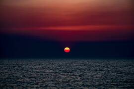 Sivatagi hangulatú naplemente a Balatonon