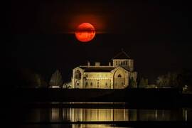 Márciusi növekvő 92%-os Hold nyugszik ma reggel, Tatán