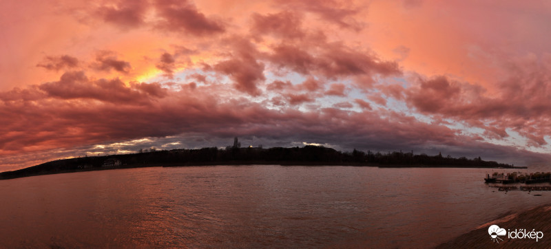 Ma esti különlegesen szép fények Budapesten