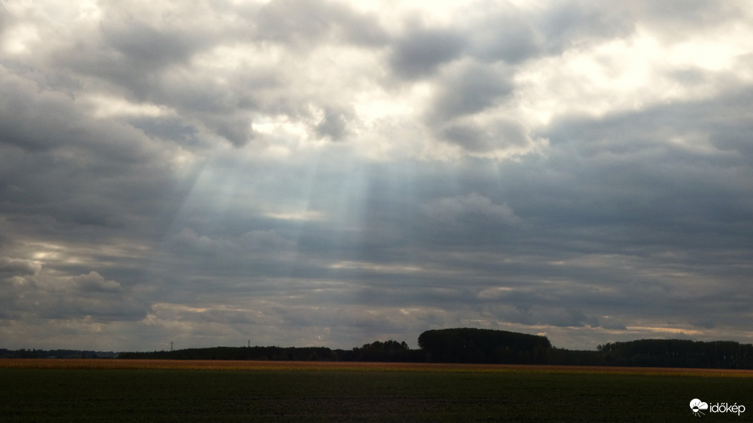 Átszűrődő napsugár