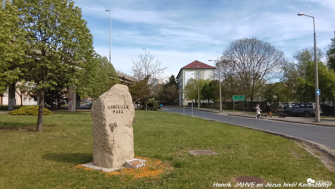 Viadukt alatt a parkban