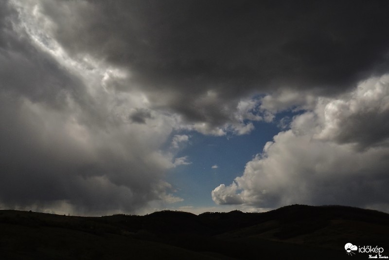 Felhők felett mindig kék az ég! 