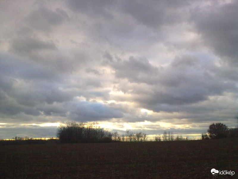 Délutáni felhőjáték