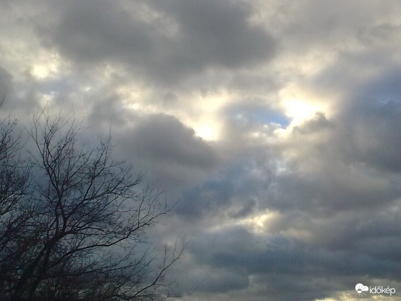 Délutáni felhőjáték