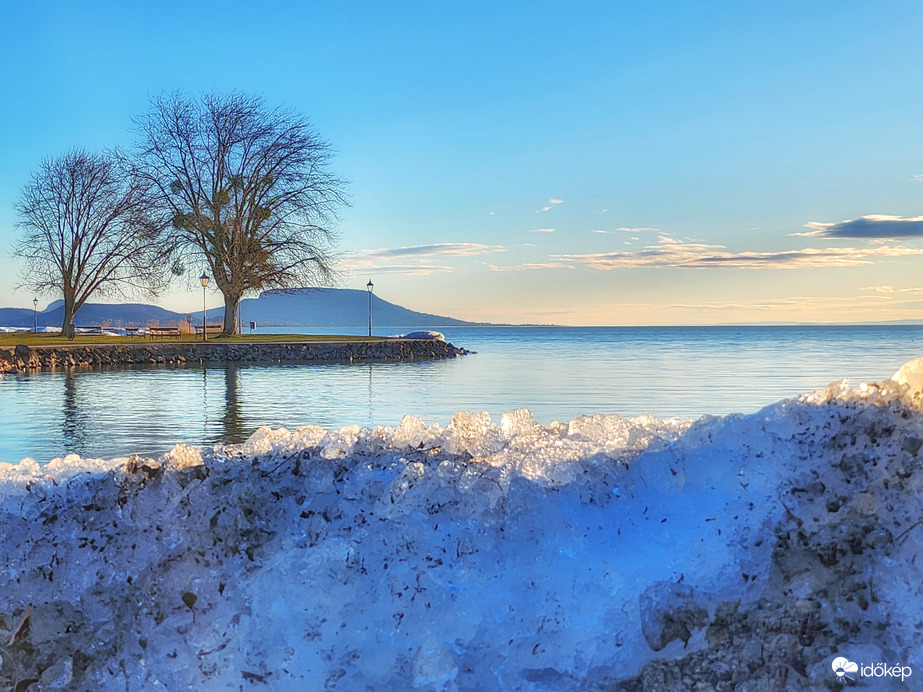 Olvadó "jéghegy"...