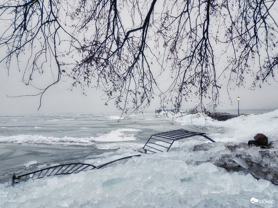 Föltámadott a tenger