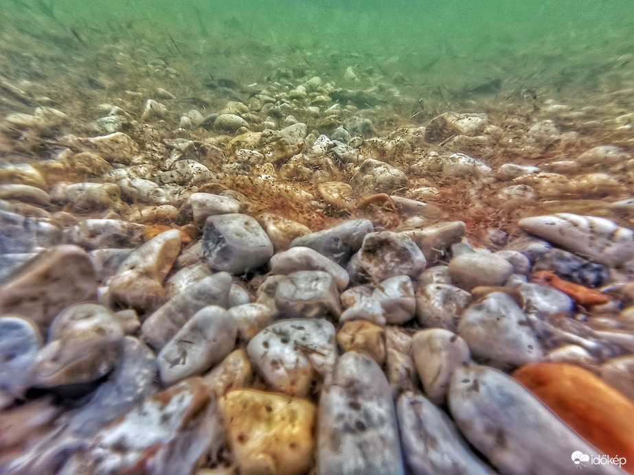 A magyar tenger +fenekén"...