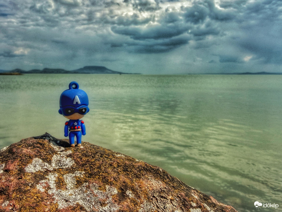 Amerika Kapitány napfürdőzik...