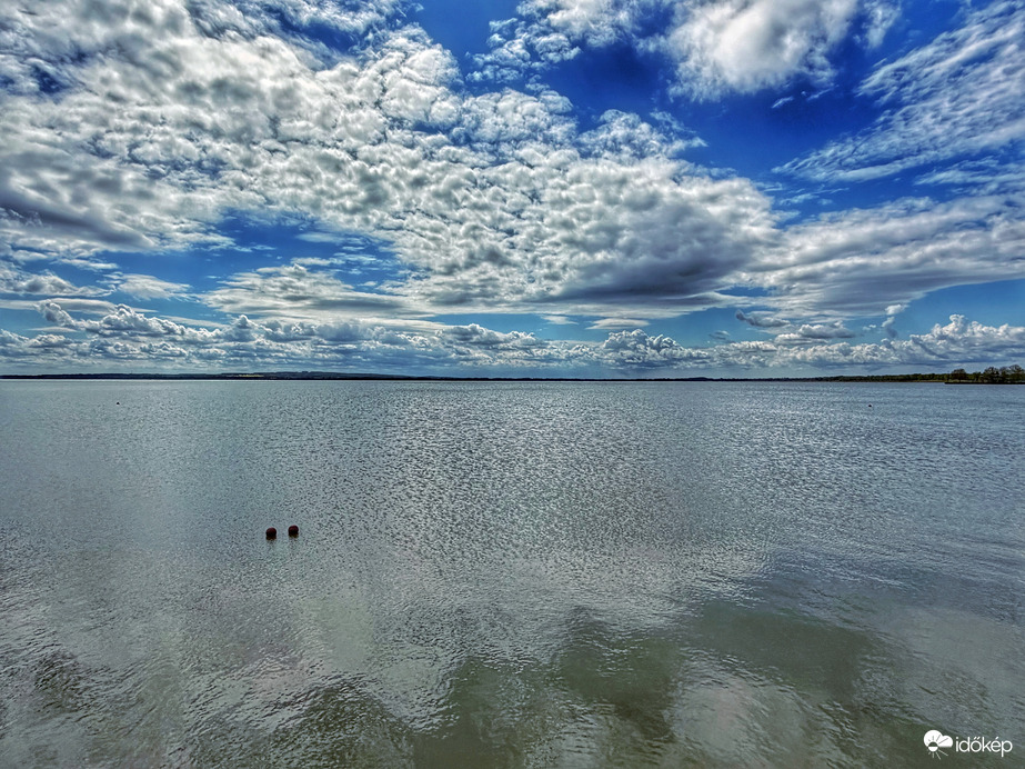Figyelő szemek...