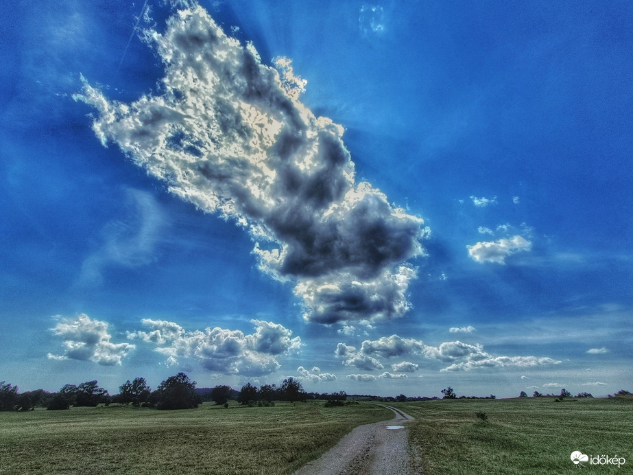 Felhő-meteorit