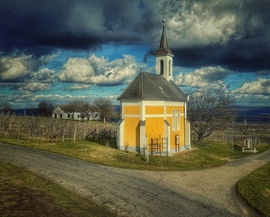 Armageddon a kápolna fölött...