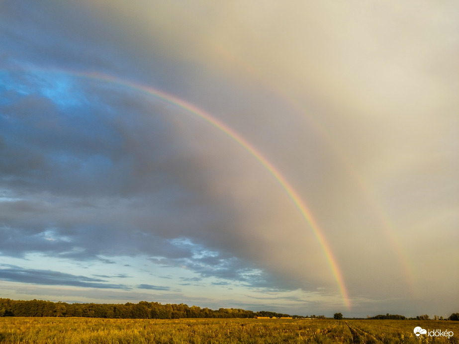 Naplemente szivárvánnyal megspékelve