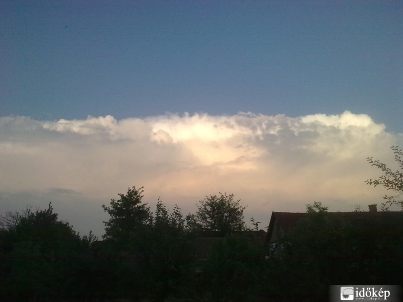 Békéscsaba feletti cella Nagyszénásról nézve